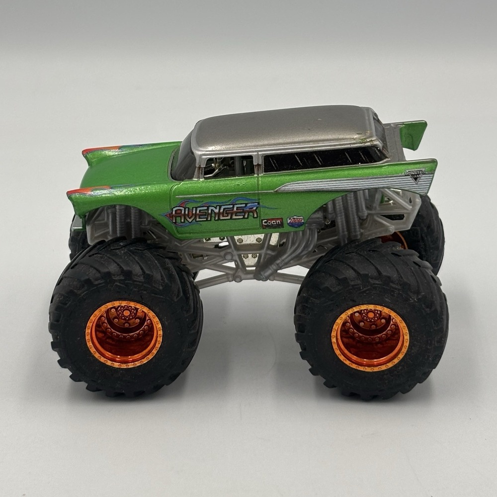 Spin Master Monster Jam AVENGER WAGON‎ Truck 1:64 2019